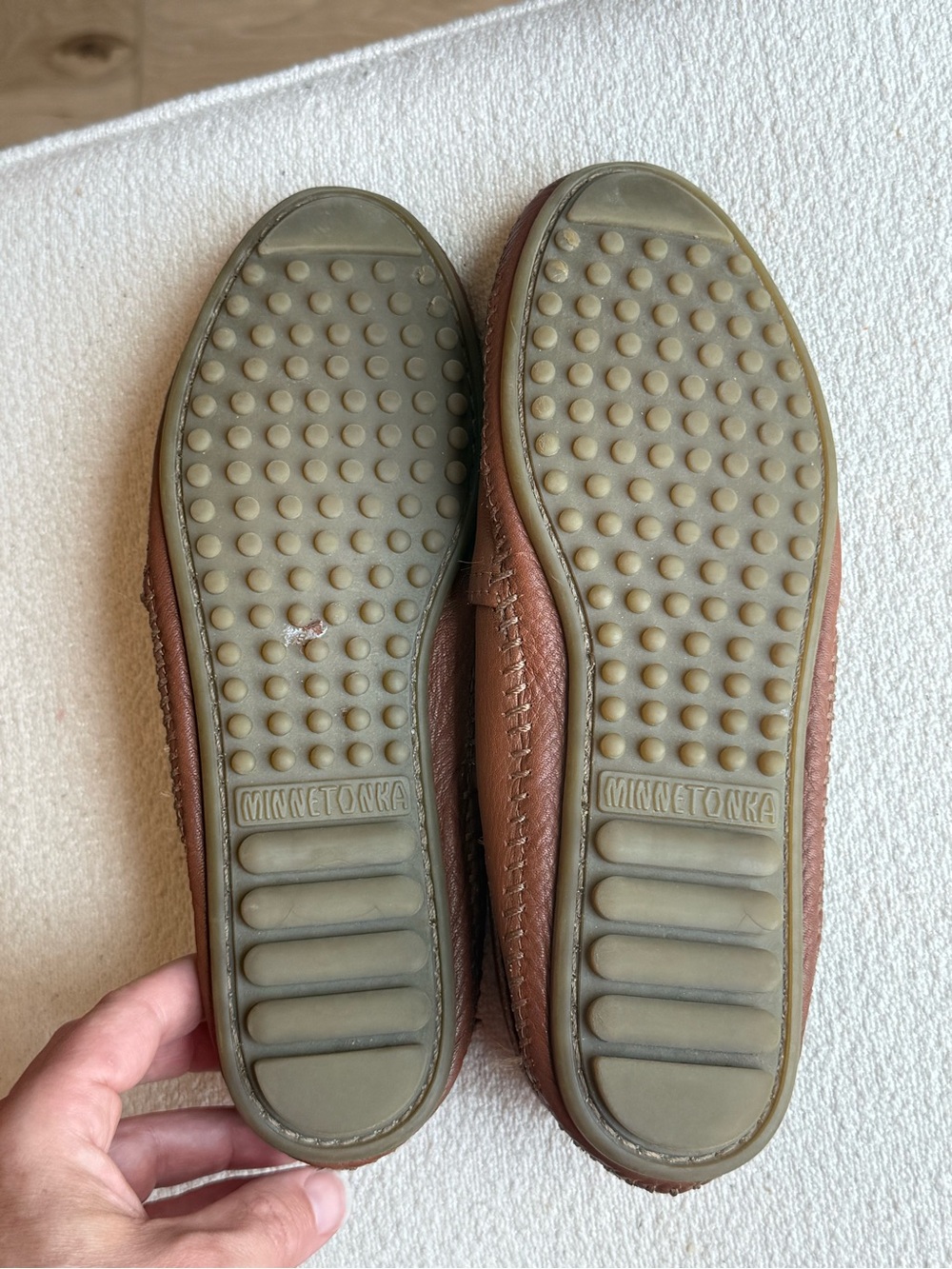 Minnetonka Women’s Brown Leather Slip-On Loafers Round Toe Rubber Sole Size 6.5 - Picture 5 of 7